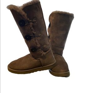 Bailey button Ugg boots size 8